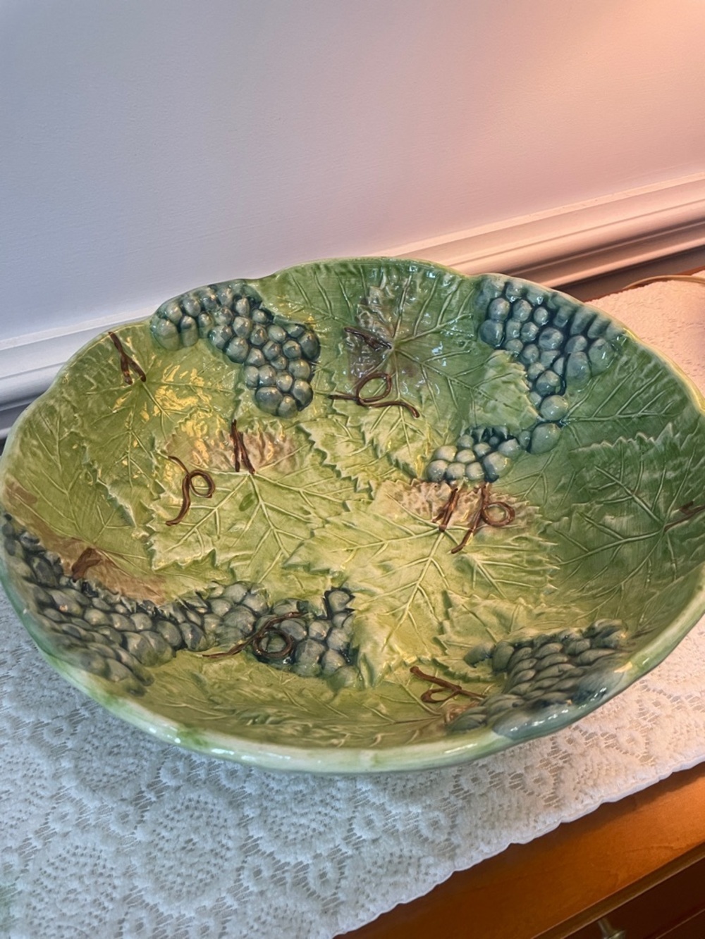 Green Grape Leaf Ceramic Serving Bowl vintage Beautful
